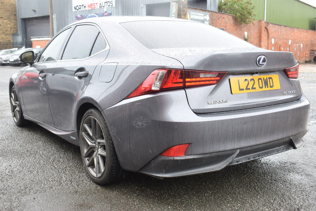 Lexus IS Hybrid White #8