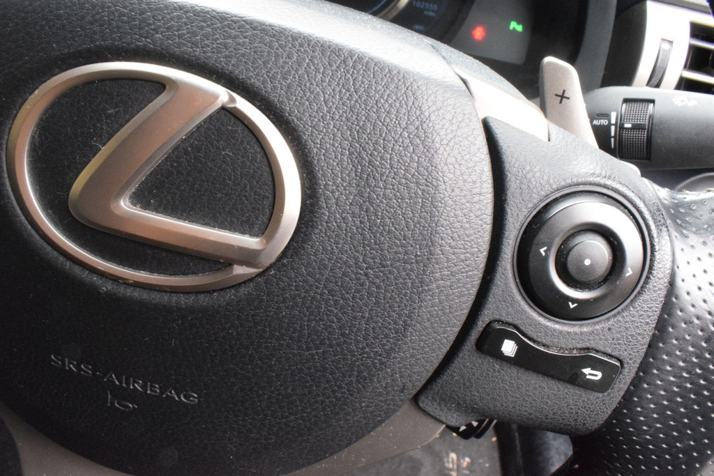 Lexus IS Hybrid White #54