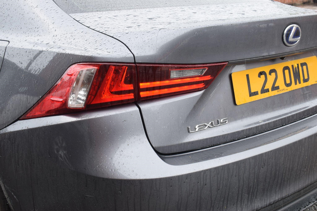 Lexus IS Hybrid White #19