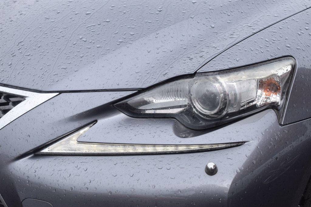 Lexus IS Hybrid White #11