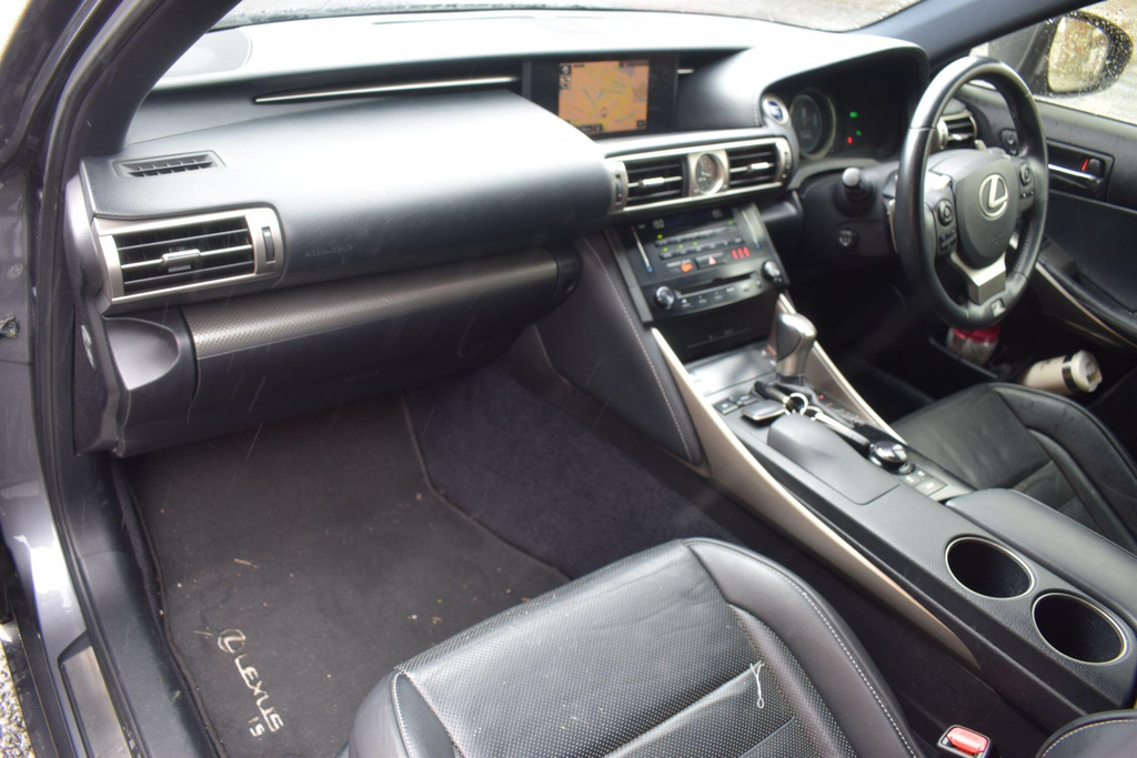 Lexus IS Hybrid White #27