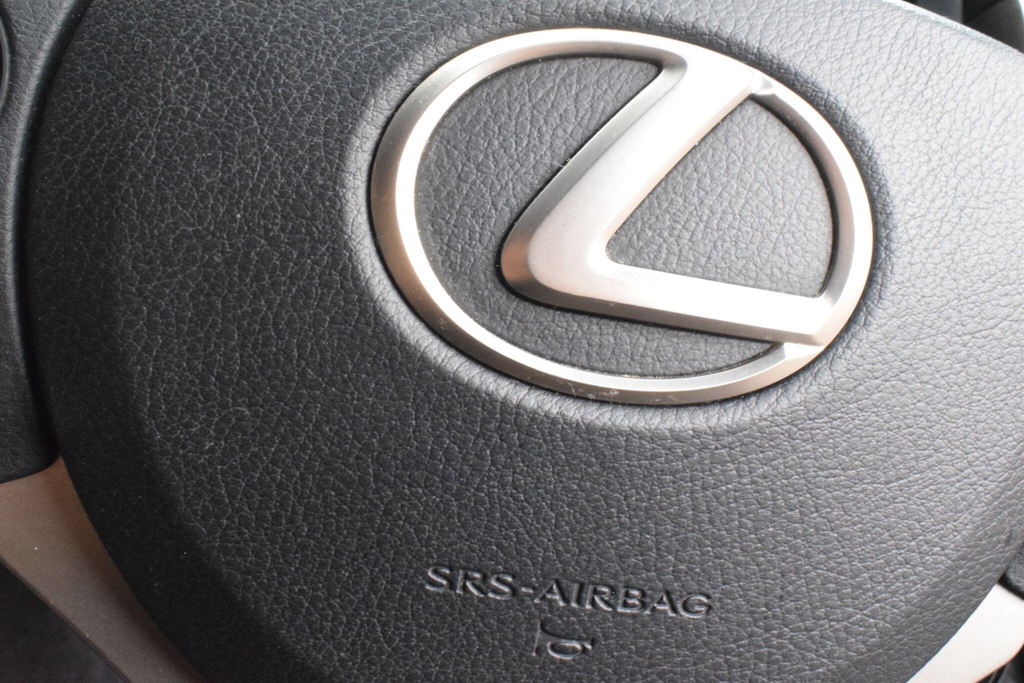 Lexus IS Hybrid White #55
