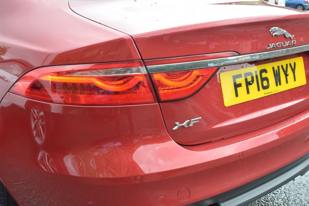 Jaguar XF D Prestige Silver #9