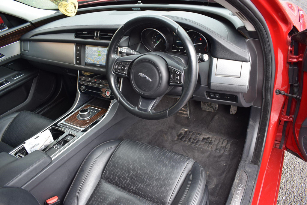 Jaguar XF 2.0D Prestige Euro 6 Ss Red #3