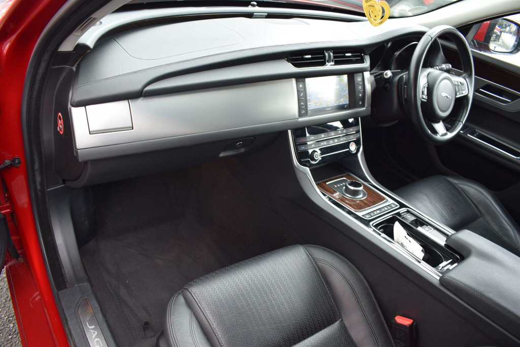 Jaguar XF D Prestige Silver #19