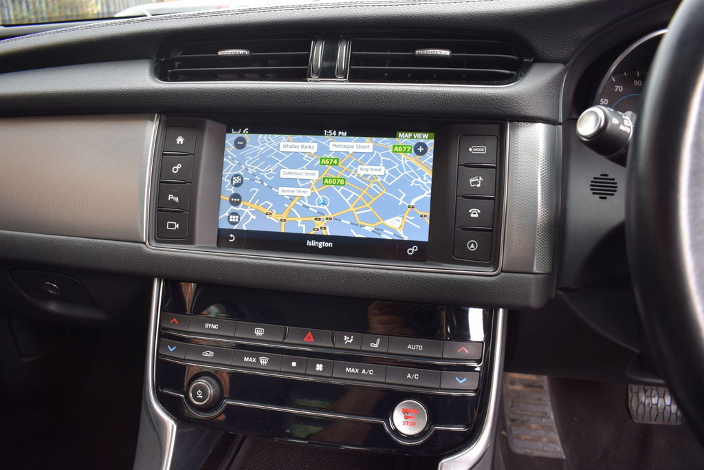 Jaguar XF 2.0D Prestige Euro 6 Ss Red #4