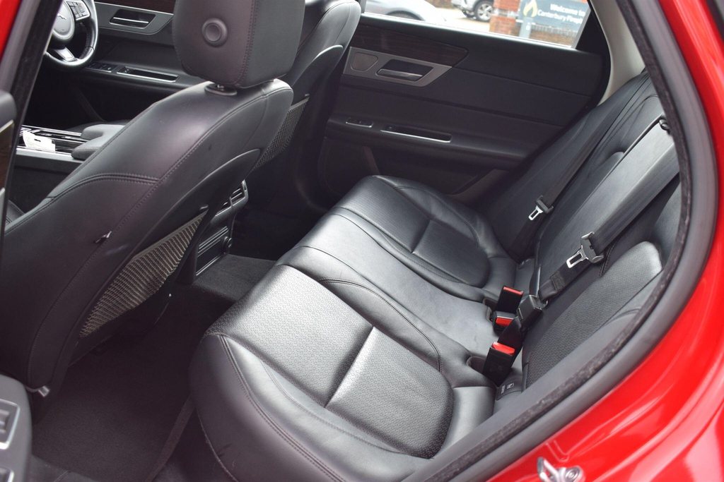 Jaguar XF D Prestige Silver #26
