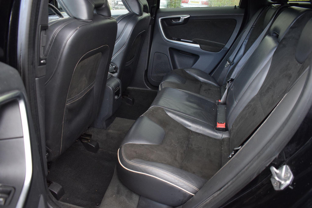 Volvo XC60 D4 R-design White #25