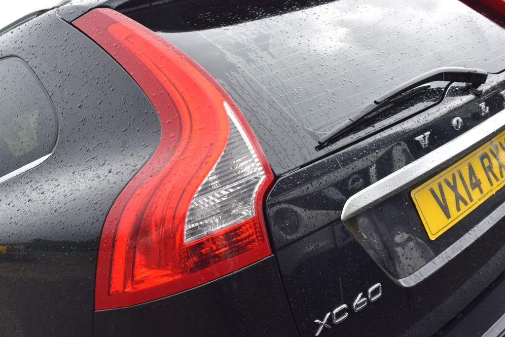 Volvo XC60 D4 R-design White #16