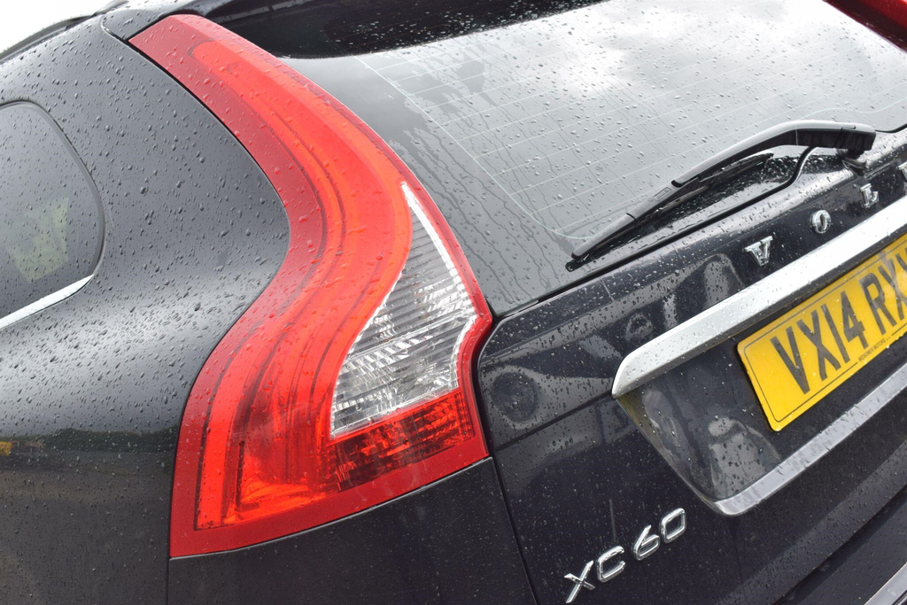 Volvo XC60 D4 R-design White #8