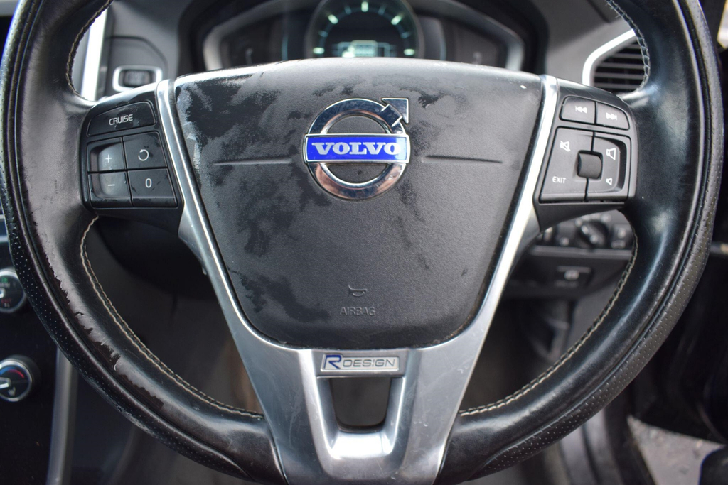 Volvo XC60 D4 R-design White #31
