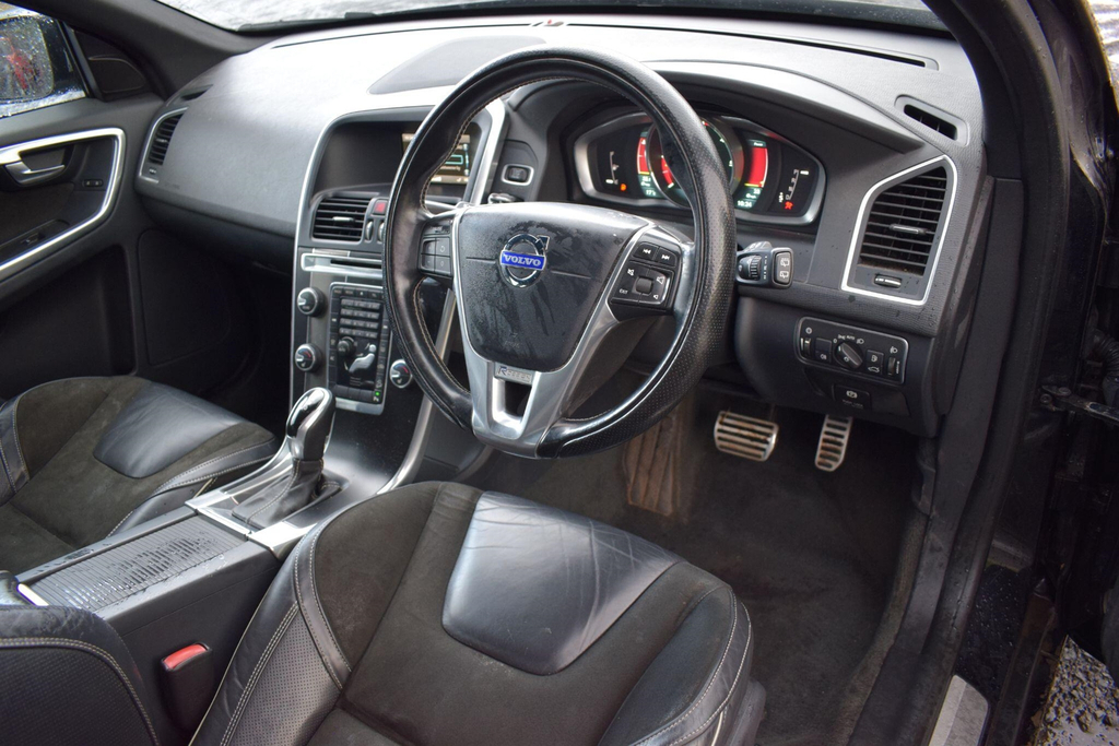 Volvo XC60 Suv Black #3