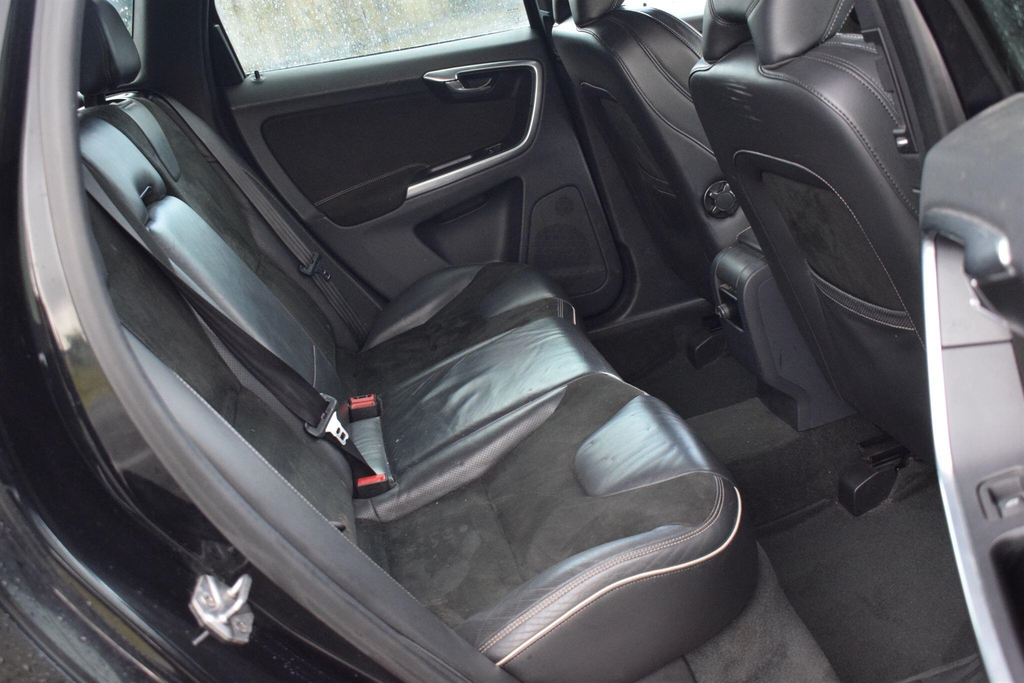 Volvo XC60 D4 R-design White #20