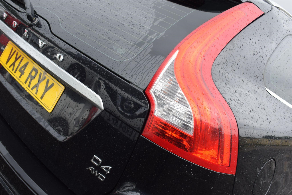 Volvo XC60 D4 R-design White #12
