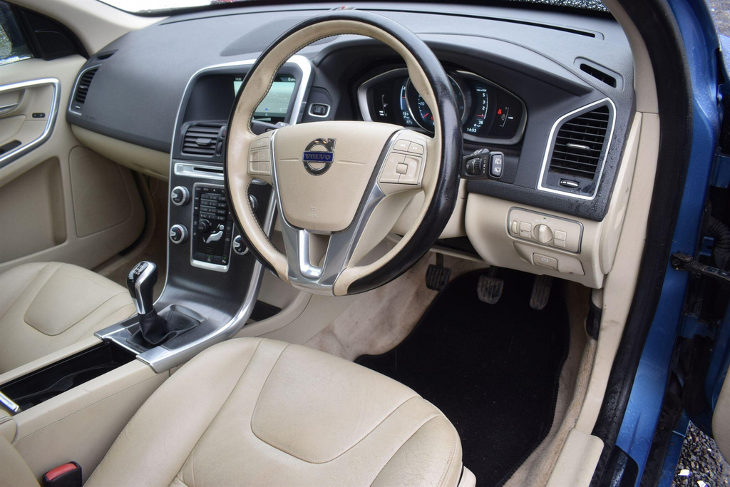 Volvo XC60 Suv Blue #3