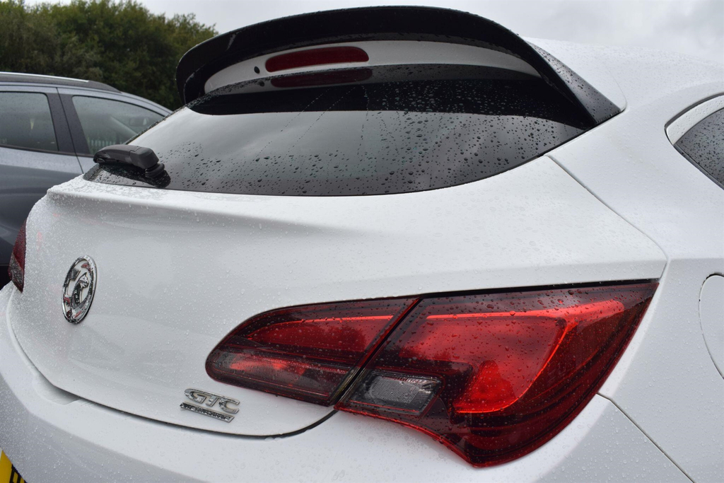 Vauxhall Astra GTC Coupe White #6