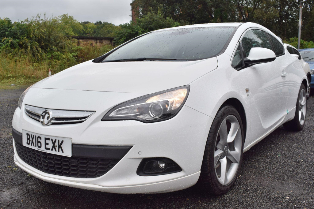 Vauxhall Astra GTC Coupe White #5