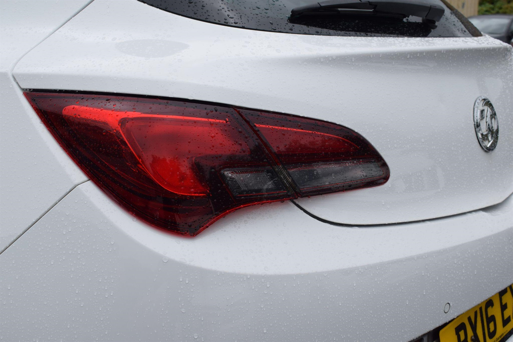 Vauxhall Astra GTC Sri White #15