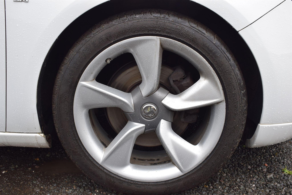 Vauxhall Astra GTC Sri White #12