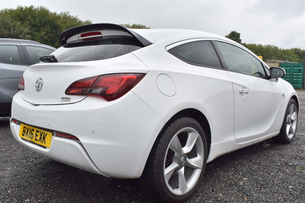 Vauxhall Astra GTC Coupe White #2