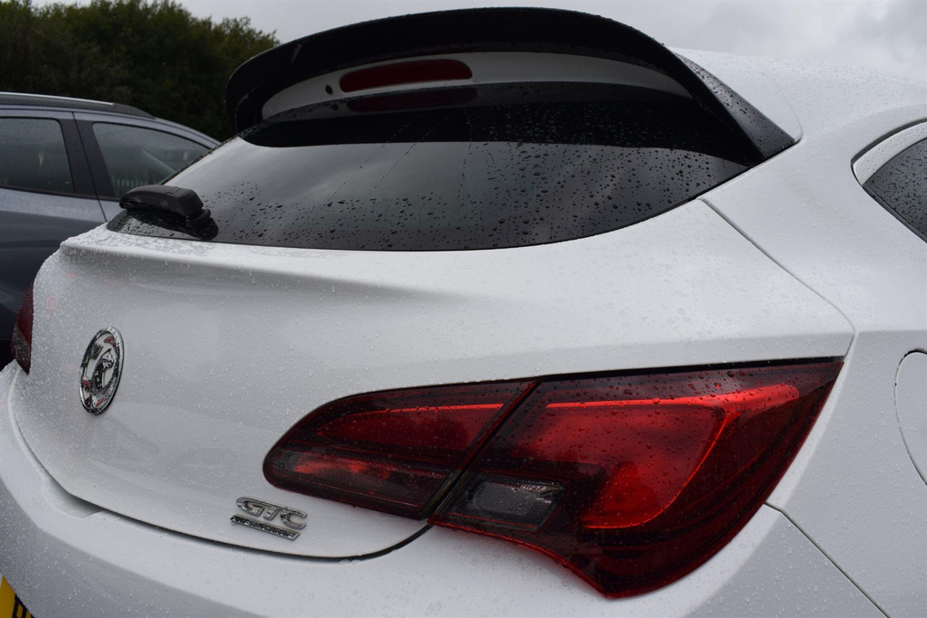 Vauxhall Astra GTC Sri White #14