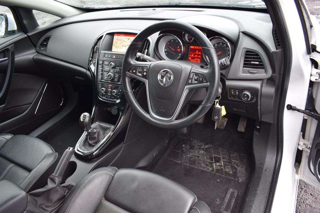 Vauxhall Astra GTC Coupe White #3