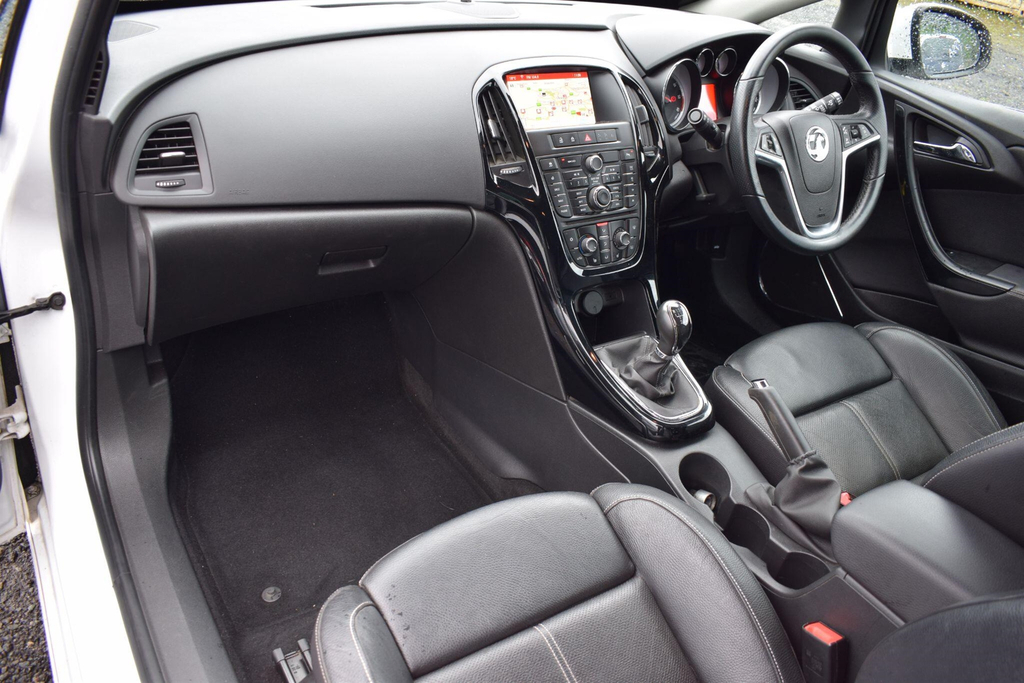 Vauxhall Astra GTC Sri White #16