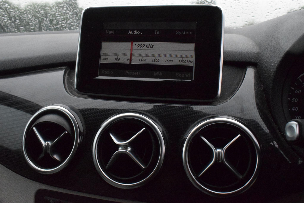 Mercedes-Benz B Class 1.6 White #21