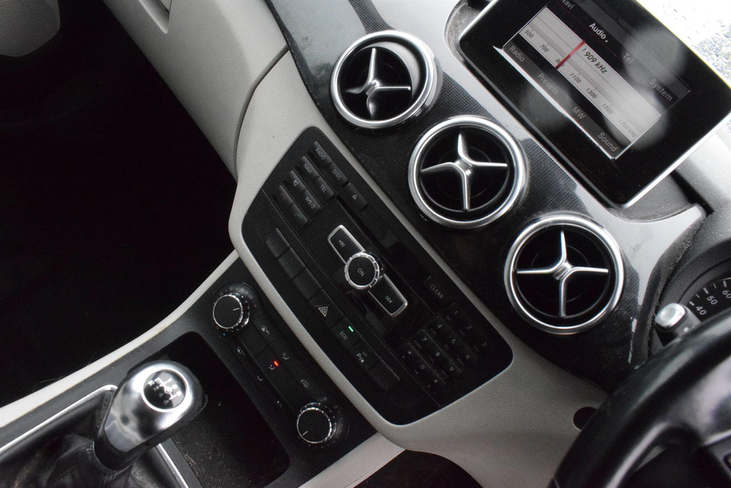 Mercedes-Benz B Class Mpv White #4