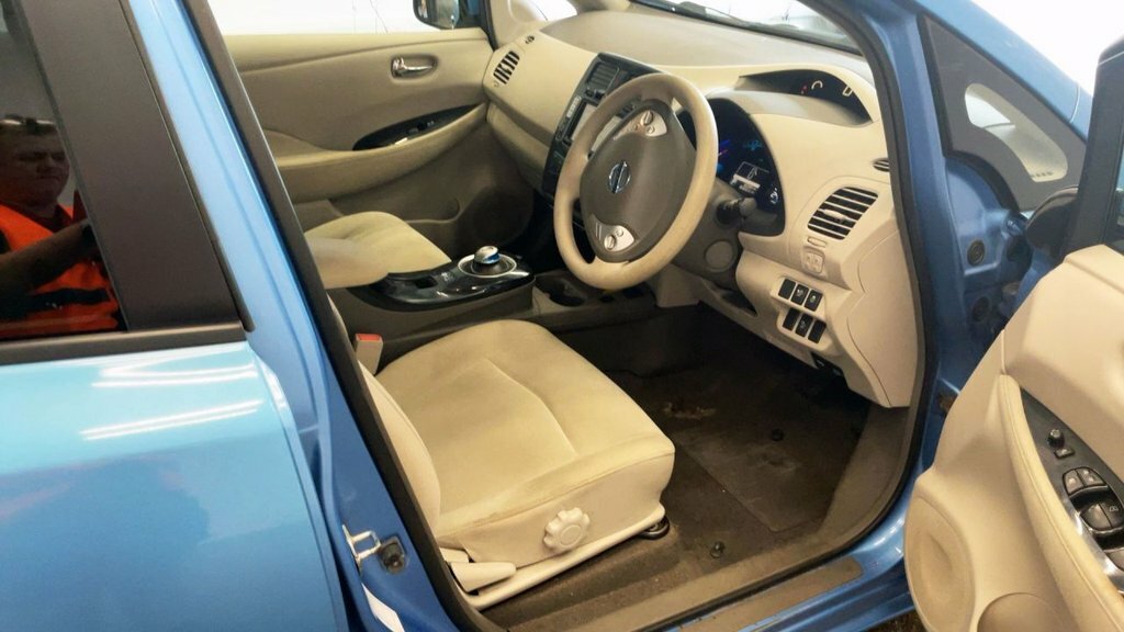Nissan Leaf Hatchback Blue #7