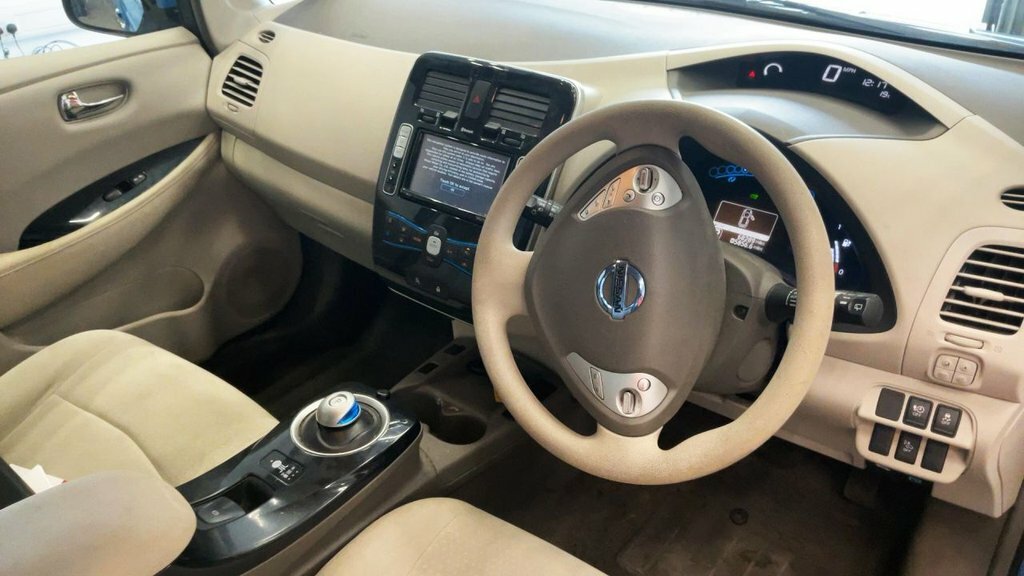 Nissan Leaf Hatchback Blue #8