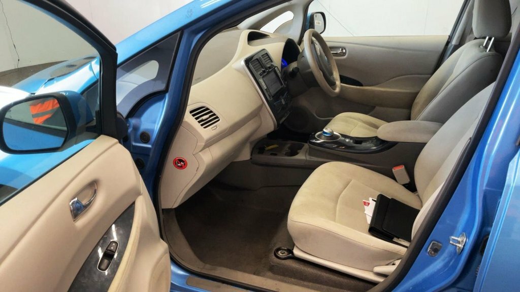 Nissan Leaf Hatchback Blue #6