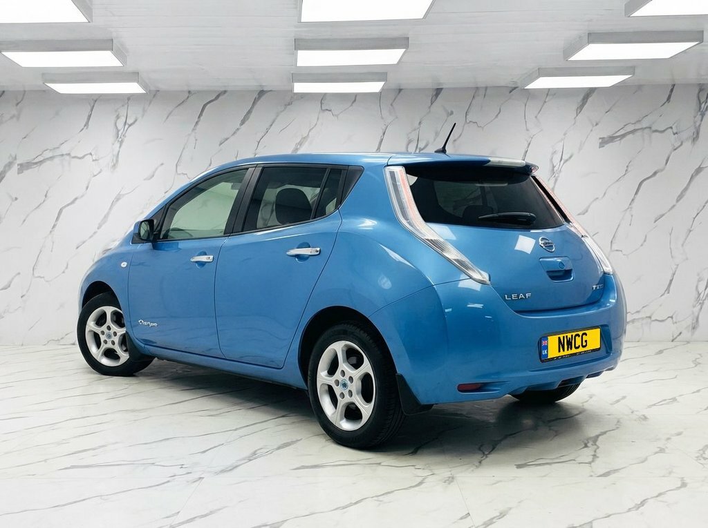 Nissan Leaf Hatchback Blue #4