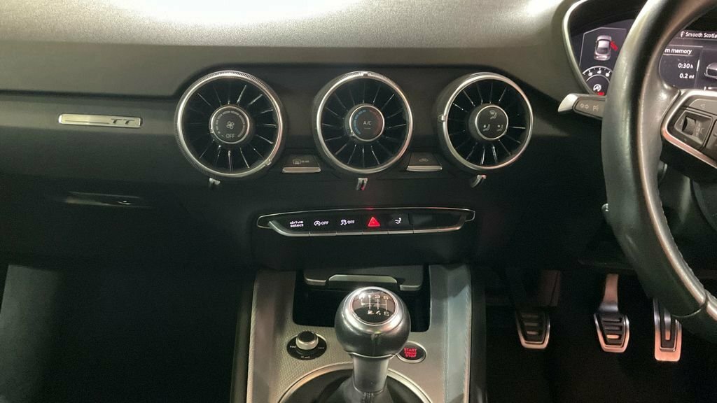 Audi TT 1.8L Sport White #6