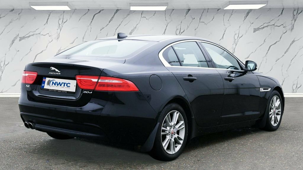 Jaguar XE 2L Prestige PE17XSG Black #4