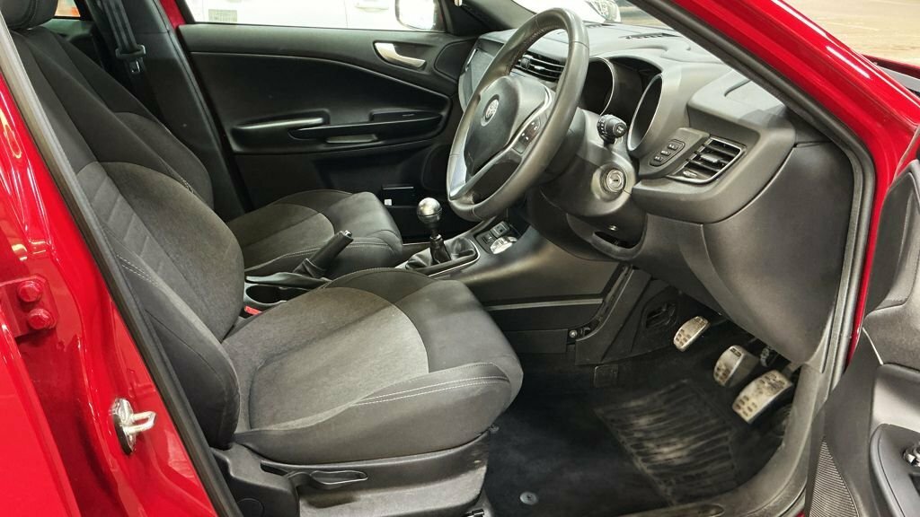 Alfa Romeo Giulietta Hatchback Grey #8