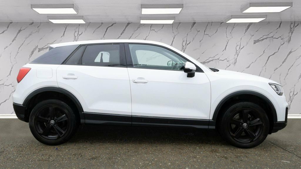 Audi Q2 1.6L Sport White #5