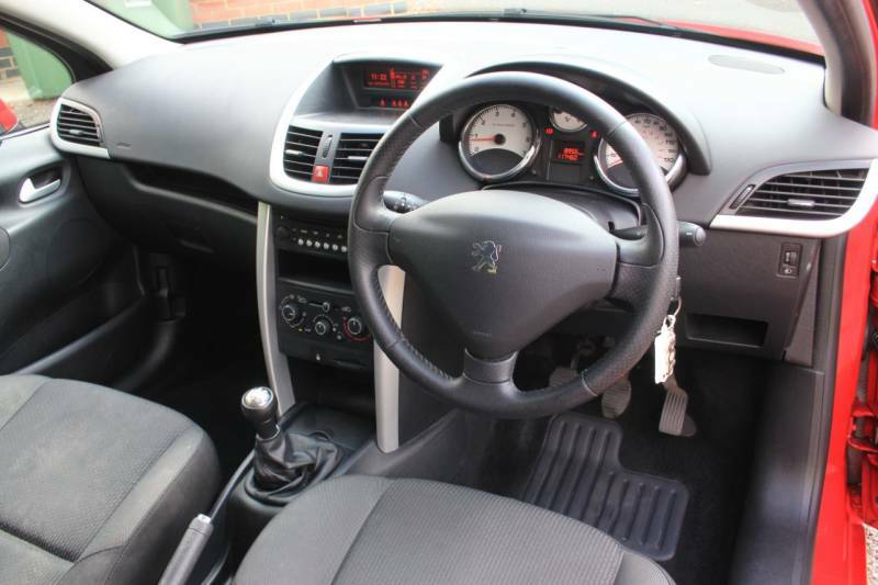 Peugeot 207 1.4 Vti 95 Active Red #2