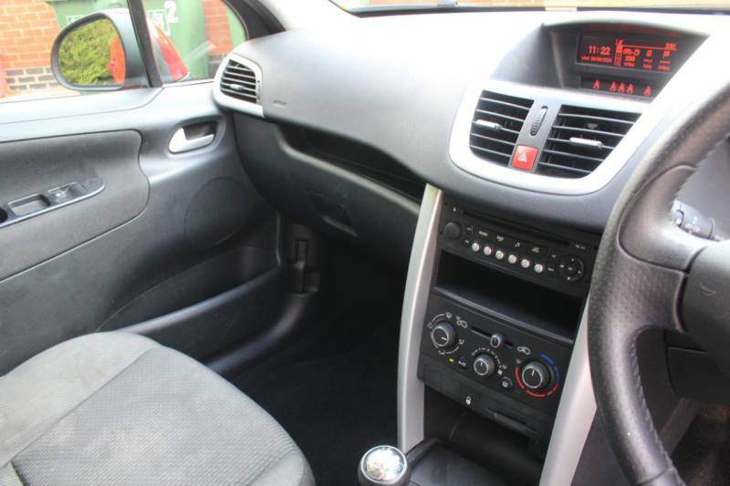 Peugeot 207 1.4 Vti 95 Active Red #4