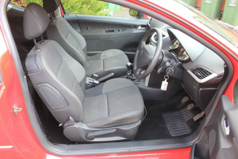 Peugeot 207 1.4 Vti 95 Active Red #6
