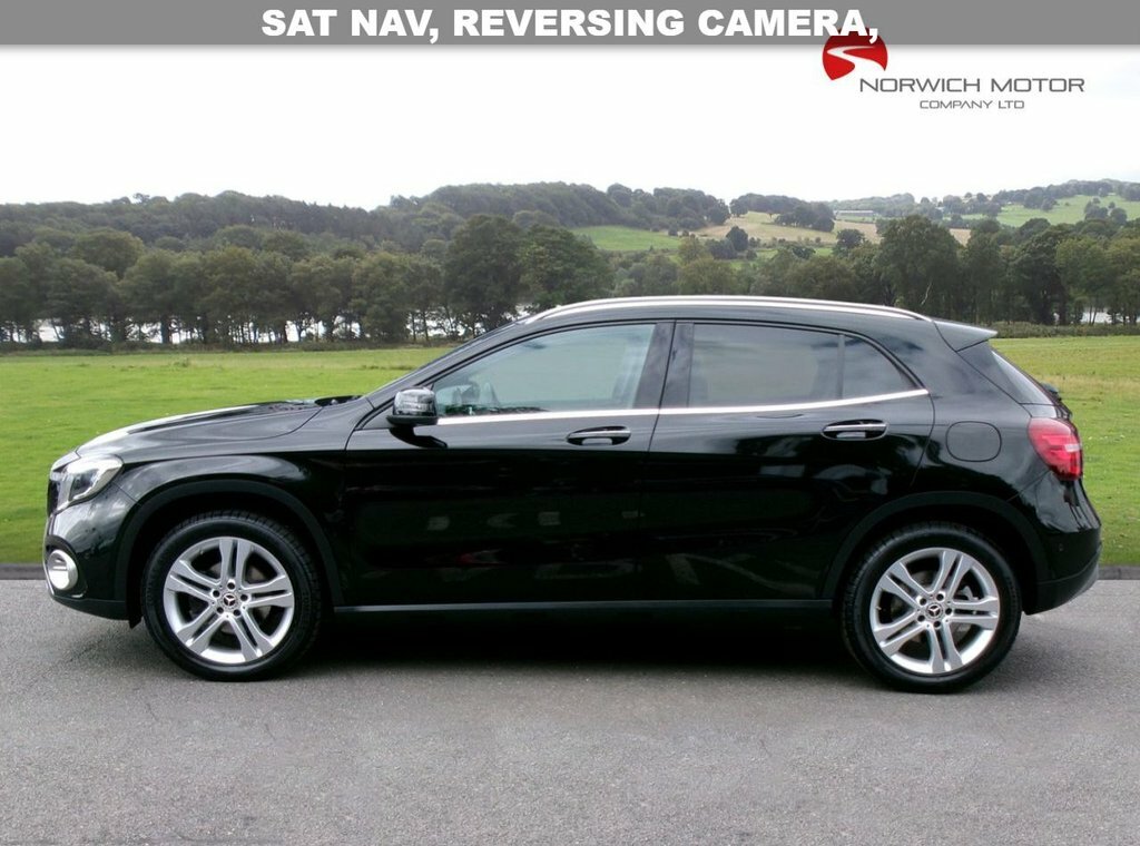 Mercedes-Benz GLA Class 2.1L Sport Black #3