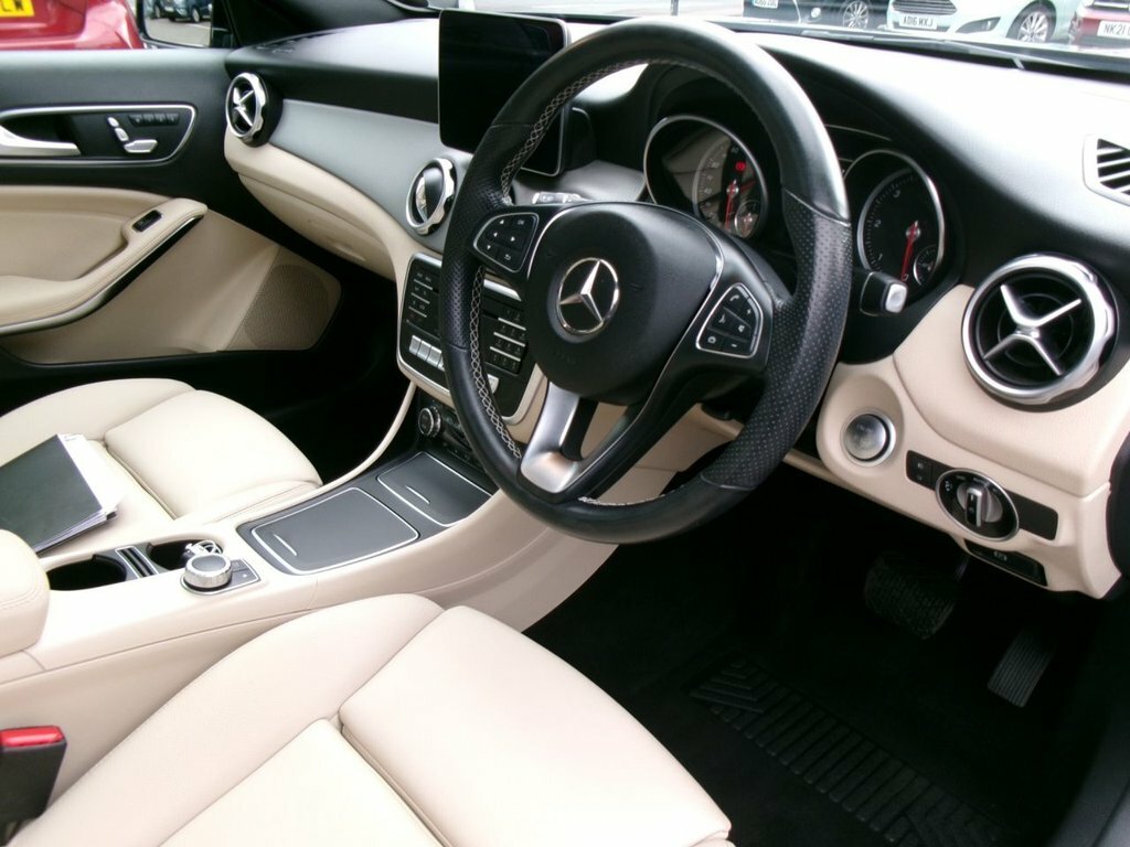 Mercedes-Benz GLA Class 2.1L Sport Black #6