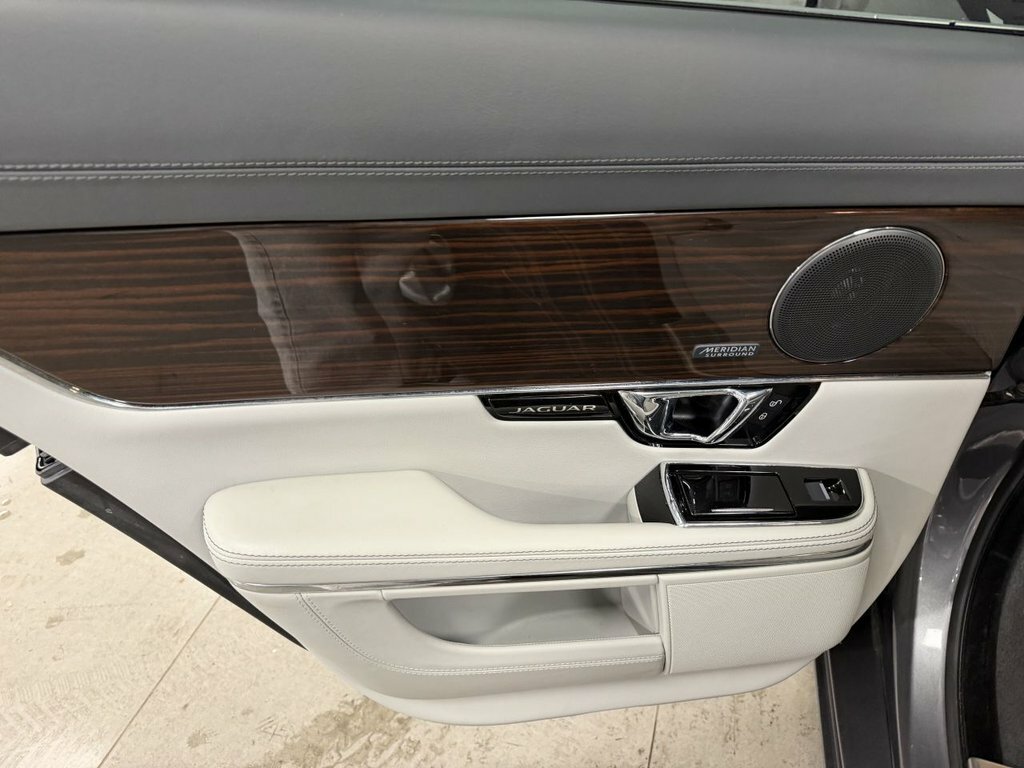 Jaguar XJ Silver #42