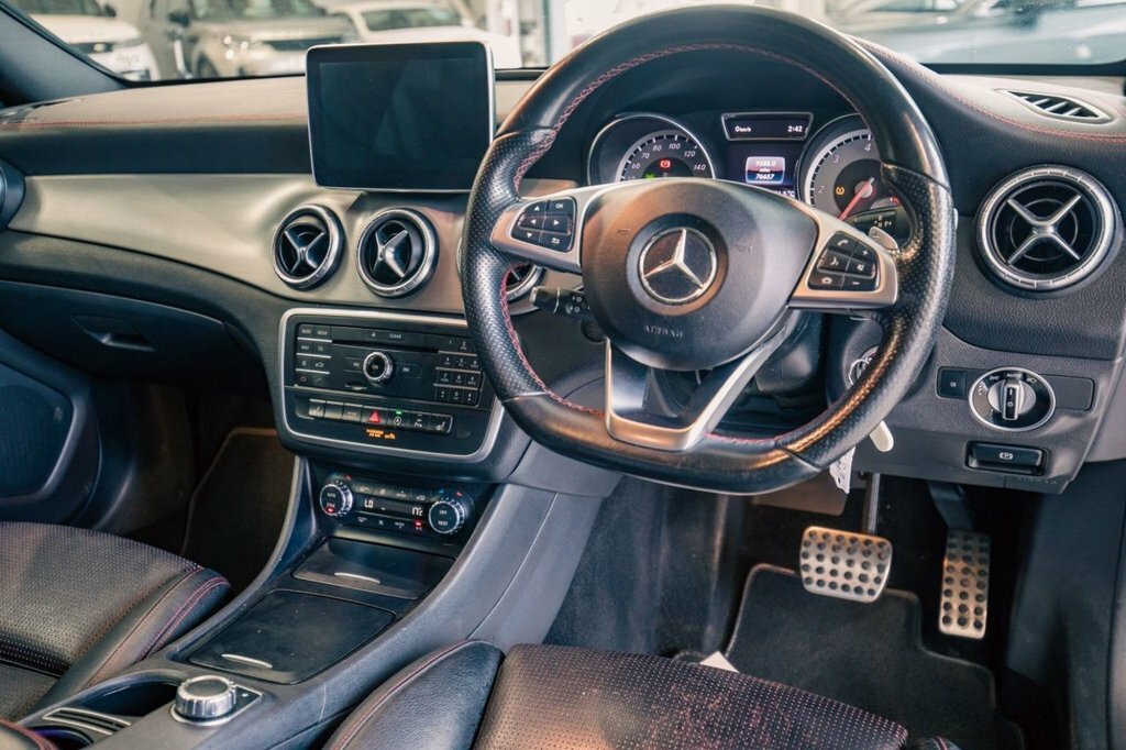 Mercedes-Benz CLA Class 2.1L Amg Sport Silver