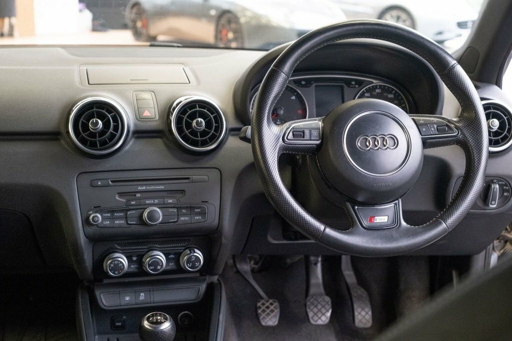 Audi A1 2L Black Edition NU62UEK Black