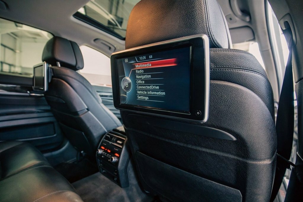BMW 7 Series Saloon White #8