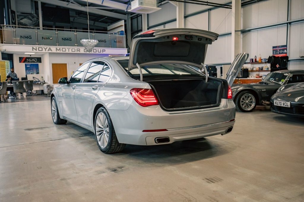 BMW 7 Series Saloon White #32