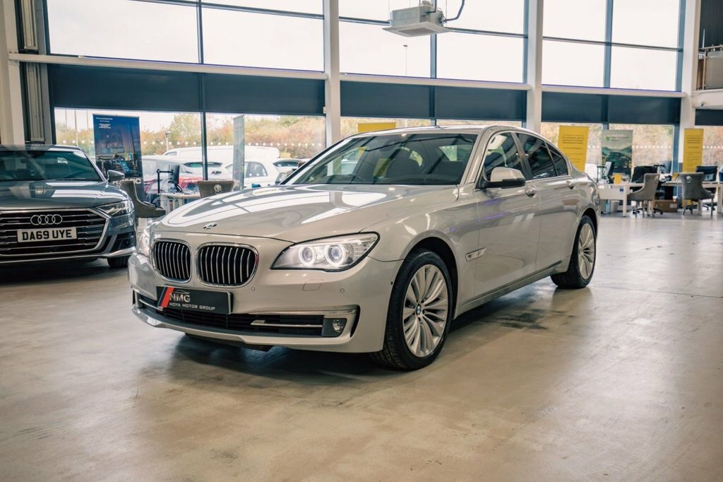 BMW 7 Series Saloon White #24