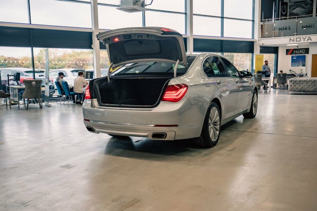 BMW 7 Series Saloon White #30
