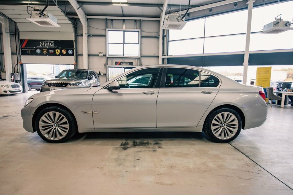 BMW 7 Series Saloon White #26